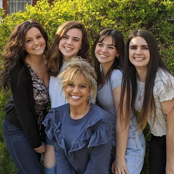 Meet your Posher, Erika - Picture 2 of 2